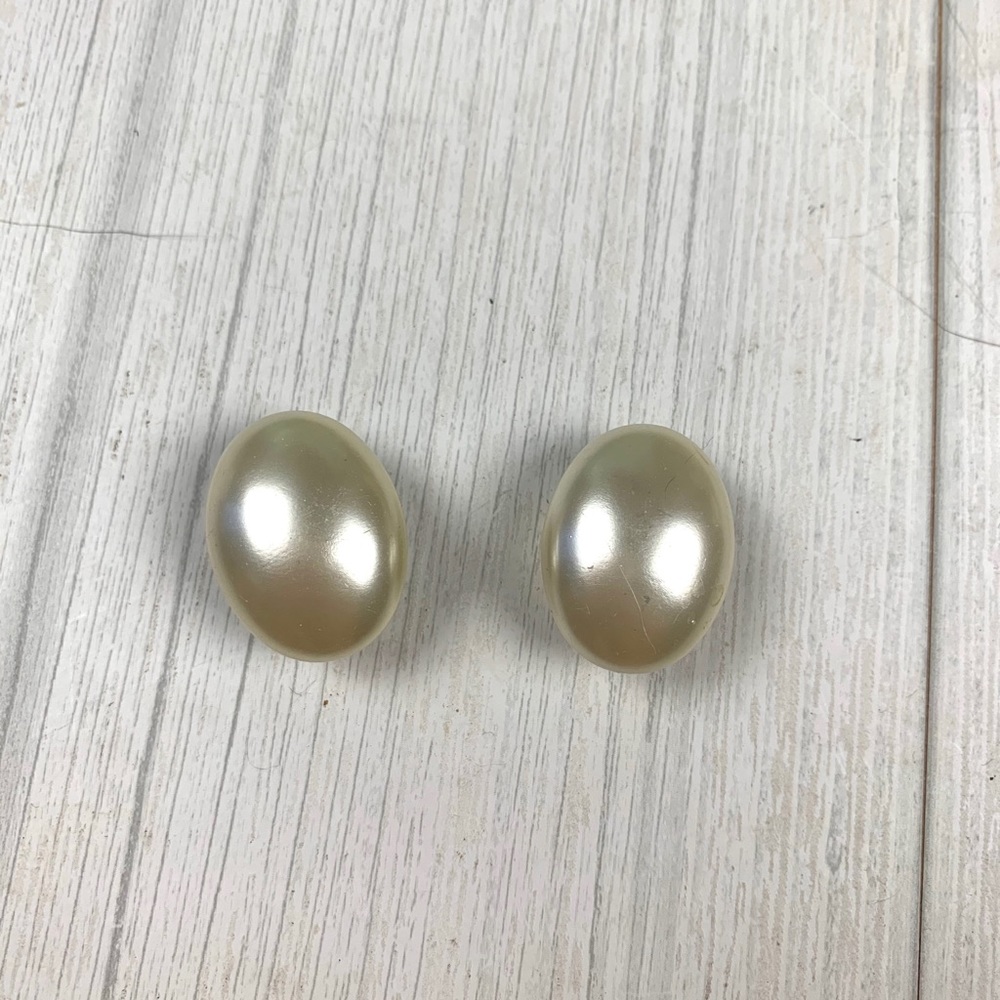 VTG 1950s coro magic large pearl magnetic earrings